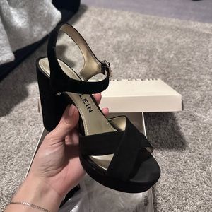 Anne Klein size 8 black pump sandals
